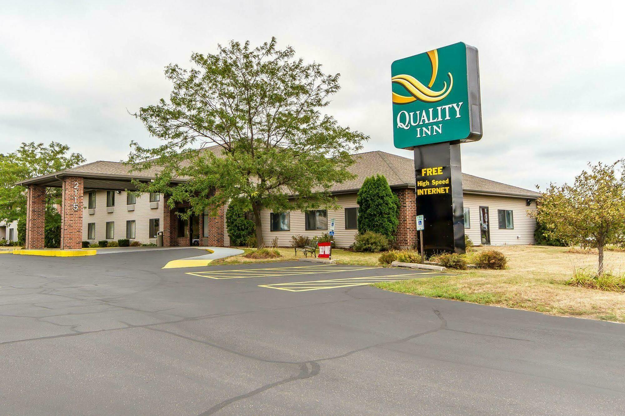 Americinn By Wyndham Reedsburg Buitenkant foto